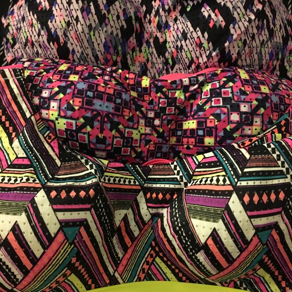 LOT of 12 Victoria’s Secret sports bras 32C - Picture 4 of 4